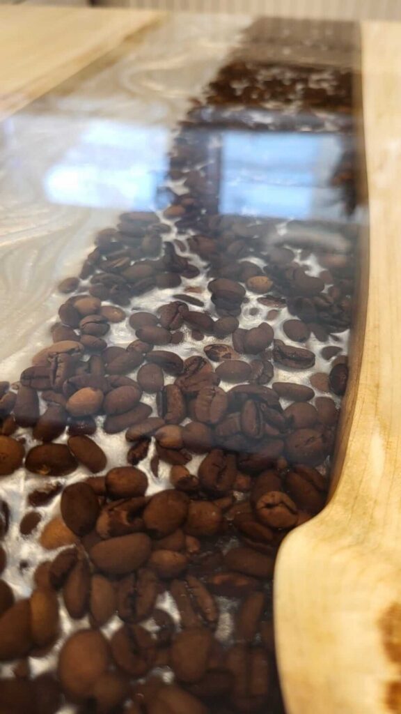 Stoły z drewna i żywicy na wymiar. Deskaprofeska Białystok masa perłowa